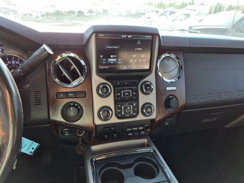 Used 2015 Ford F250 Lariat w/ Lariat Ultimate Package AWD/4WD image 25