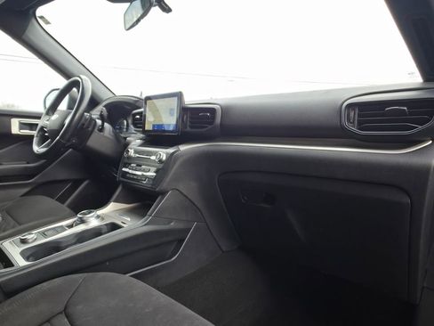 Used 2020 Ford Explorer XLT image 30