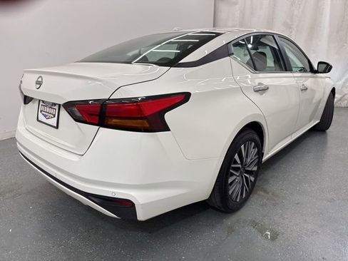 Used 2025 Nissan Altima 2.5 SV FWD image 8