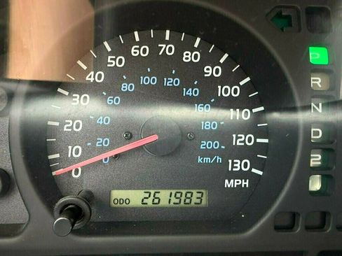 Used 2001 Toyota Land Cruiser w/ Convenience Pkg AWD/4WD image 34