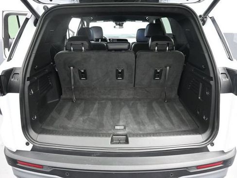 Used 2026 Chevrolet Traverse LT FWD image 22