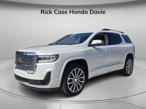 Used 2023 GMC Acadia Denali w/ Denali Technology Package image 9