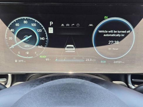 Certified 2025 Hyundai Elantra Limited FWD image 16