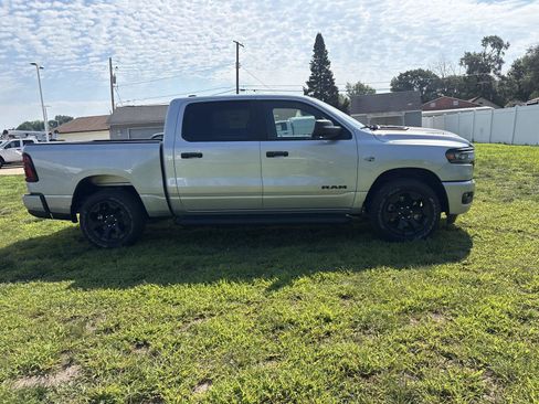 New 2026 RAM 1500 Express AWD/4WD image 4