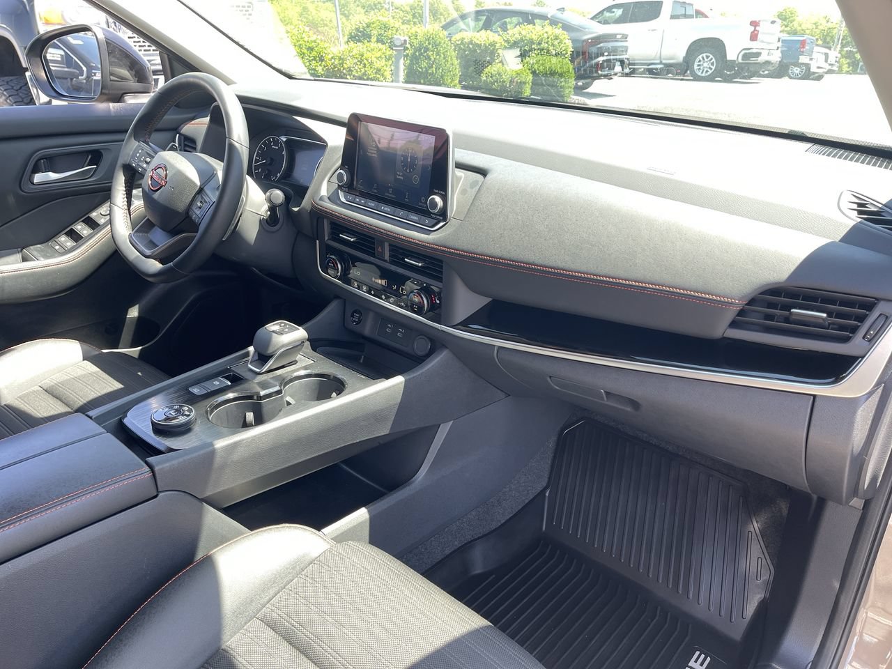 Used 2025 Nissan Rogue SV AWD/4WD image 27