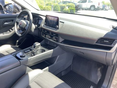 Used 2025 Nissan Rogue SV AWD/4WD image 27