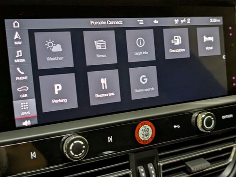 Certified 2025 Porsche Macan image 39