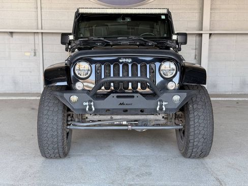 Used 2014 Jeep Wrangler Unlimited Sahara AWD/4WD image 4