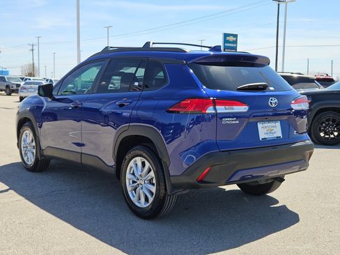 Used 2024 Toyota Corolla Cross LE image 5