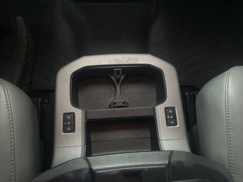 Used 2013 Toyota Sequoia Platinum image 21