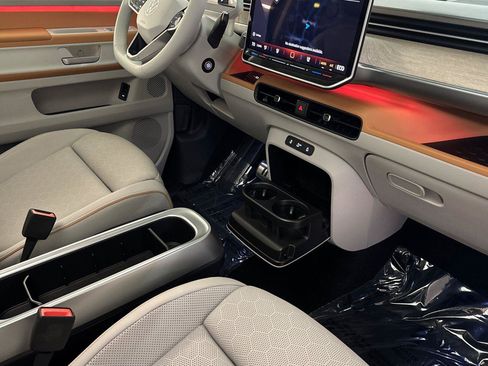 New 2025 Volkswagen ID. Buzz 1st Edition image 15