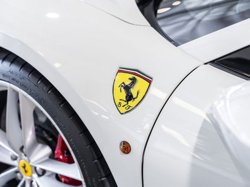 Used 2018 Ferrari 488 Spider RWD image 14