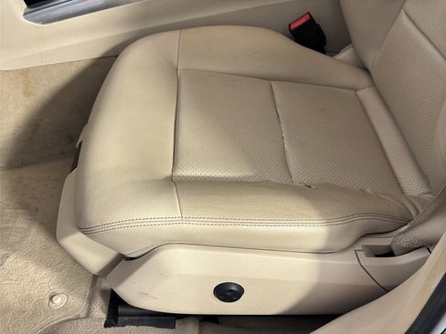 Used 2014 Mercedes-Benz E 350 Sedan image 16