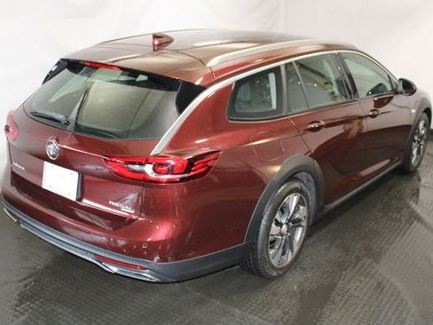 Used 2018 Buick Regal Preferred w/ Sights and Sounds Package AWD/4WD image 4