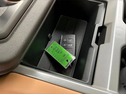 Used 2025 Land Rover Defender 110 V8 image 35