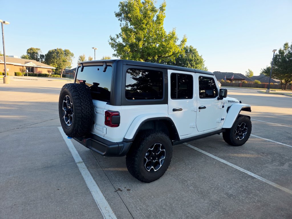 Used 2022 Jeep Wrangler Unlimited Rubicon 4xe w/ Cold Weather Group AWD/4WD image 11