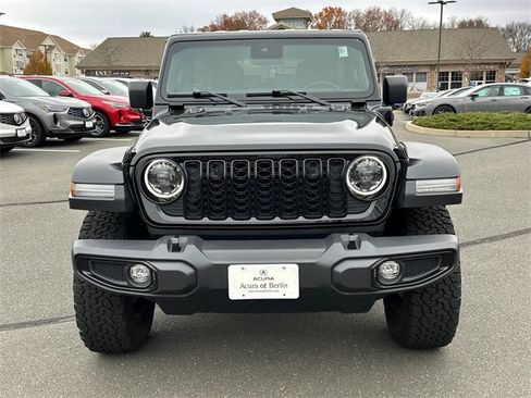 Used 2024 Jeep Wrangler Unlimited image 6