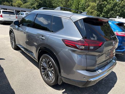 Used 2025 Nissan Rogue Platinum w/ Platinum Premium Package FWD image 3