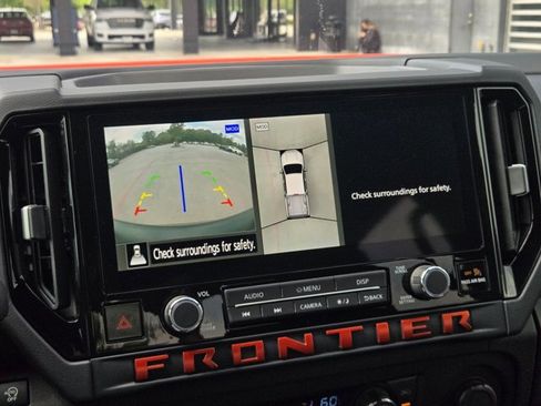 Used 2025 Nissan Frontier PRO-4X w/ Pro Convenience Package image 12