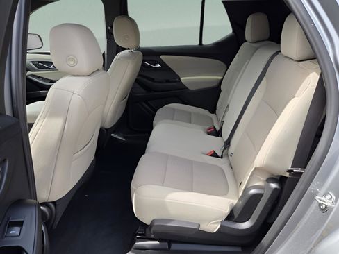 Used 2023 Chevrolet Traverse LS FWD image 10
