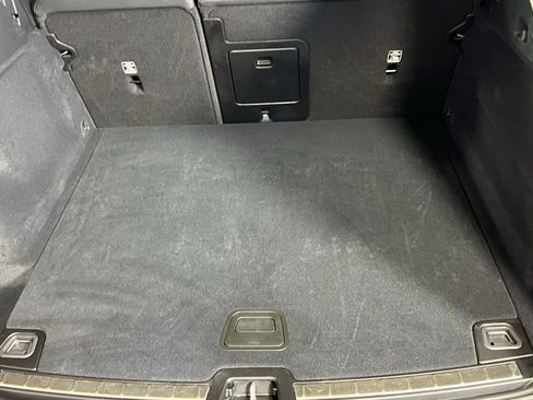 Used 2025 Volvo XC60 B5 Plus image 27