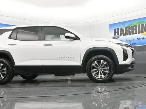 Used 2025 Chevrolet Equinox LT image 22