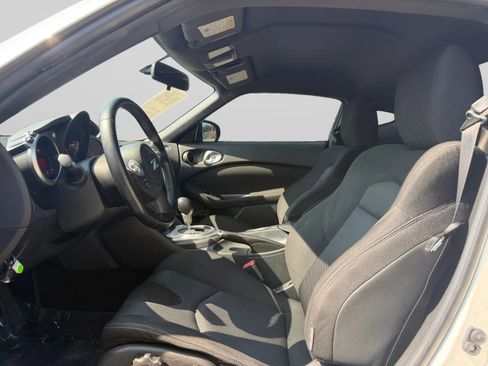 Used 2016 Nissan 370Z Coupe RWD image 17