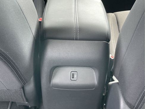 Used 2025 Nissan Sentra SV w/ All-Weather Package FWD image 16