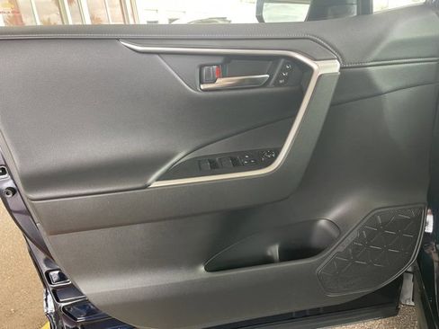 Used 2021 Toyota RAV4 Limited image 26