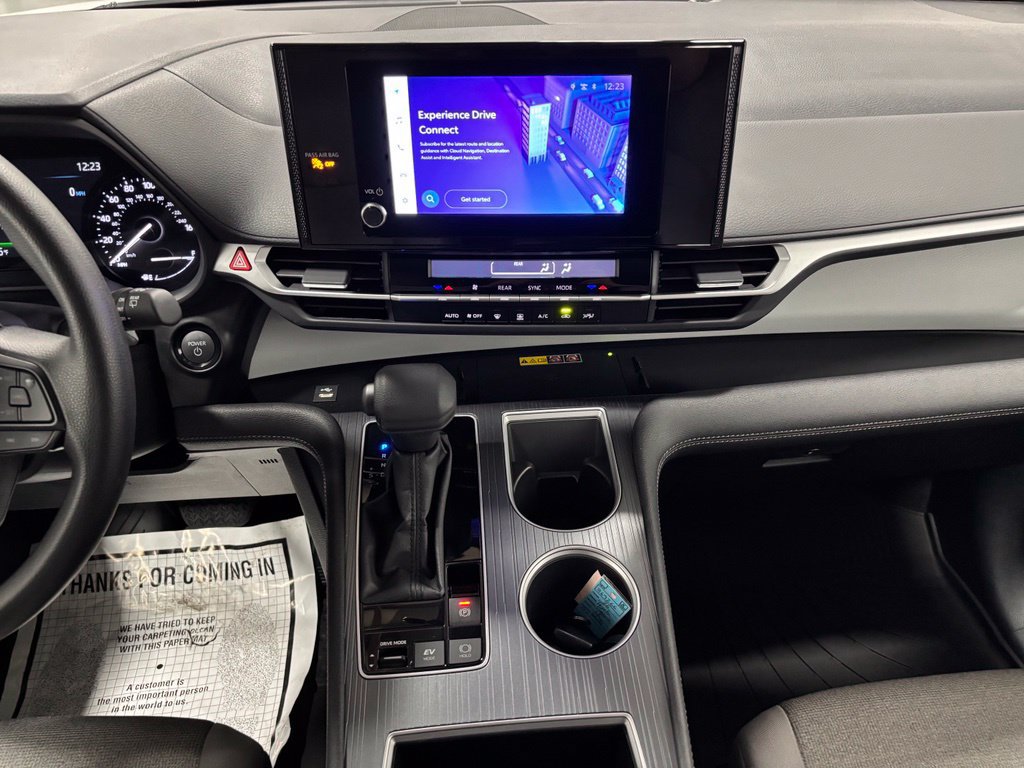 Used 2026 Toyota Sienna LE FWD image 25