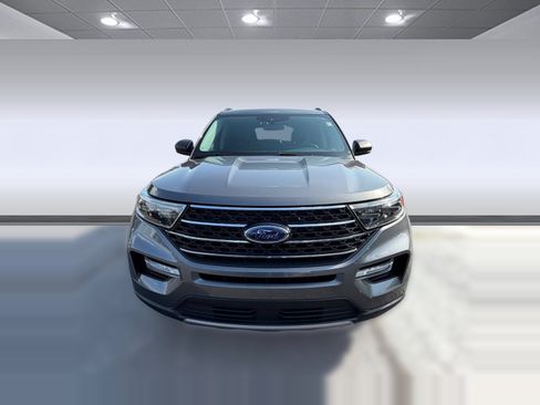 Used 2021 Ford Explorer XLT w/ Equipment Group 202A AWD/4WD image 4