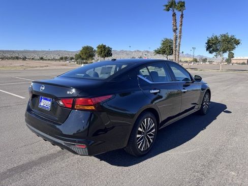 Used 2024 Nissan Altima 2.5 SV image 5