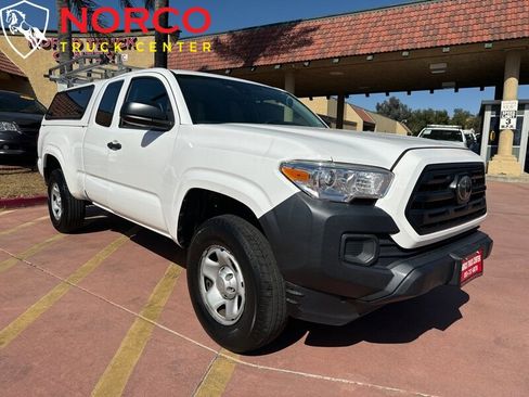 Used 2018 Toyota Tacoma SR image 2