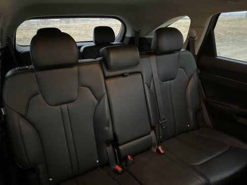 Used 2024 Kia Sorento S image 19