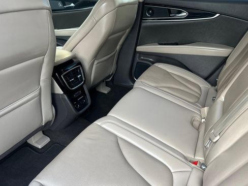 Used 2022 Lincoln Nautilus Reserve w/ Luxury Package image 11