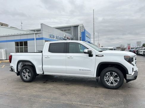 New 2026 GMC Sierra 1500 SLE image 13