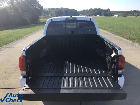 Used 2022 Toyota Tacoma SR image 5