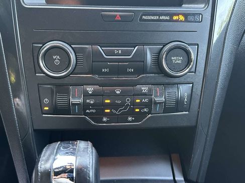 Used 2018 Ford Explorer XLT w/ Equipment Group 201A image 32