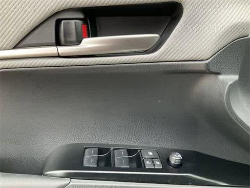 Used 2025 Toyota Camry SE image 14