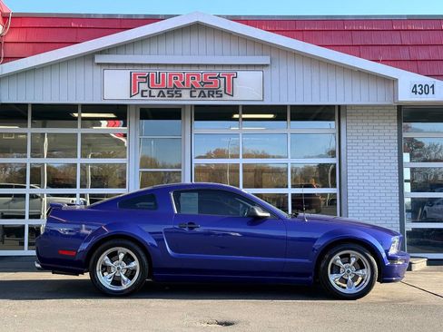 Used 2005 Ford Mustang GT Premium image 2