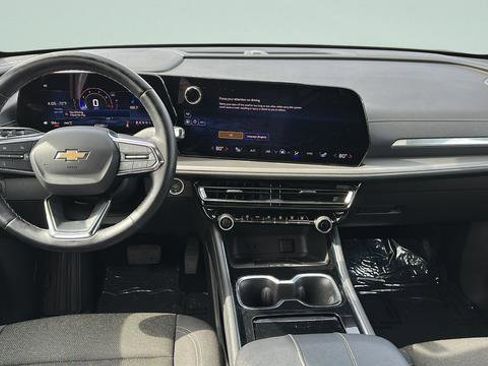 Used 2024 Chevrolet Traverse LT AWD/4WD image 9