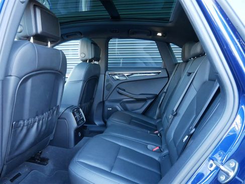 Used 2022 Porsche Macan image 11