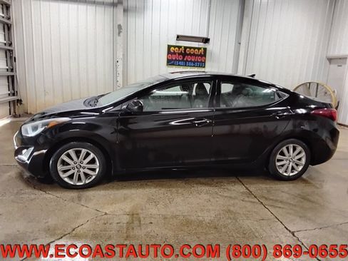 Used 2015 Hyundai Elantra SE w/ Option Group 02 FWD image 5