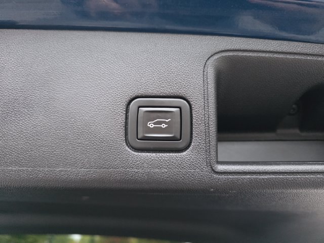 Used 2021 GMC Terrain SLT w/ Infotainment Package II AWD/4WD image 11