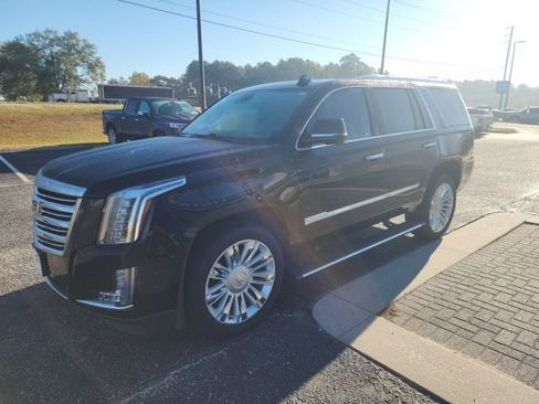 Used 2020 Cadillac Escalade Platinum image 3