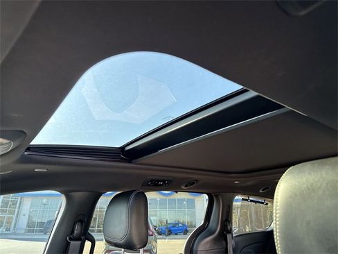 Used 2023 Chrysler Pacifica Limited w/ S Appearance Package image 23