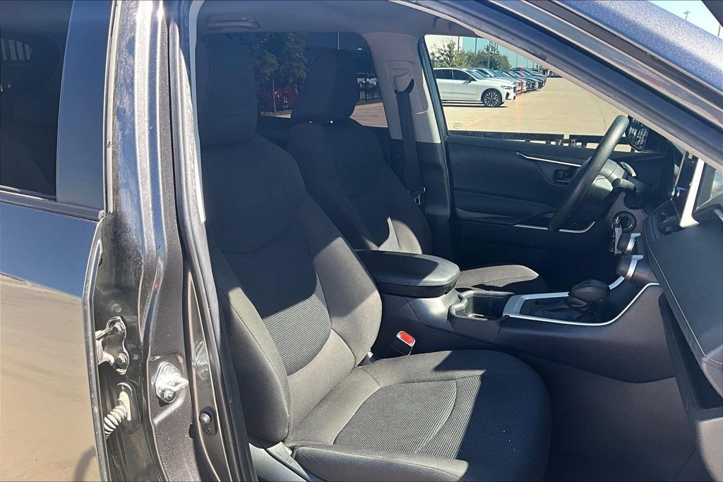 Used 2023 Toyota RAV4 LE FWD image 9