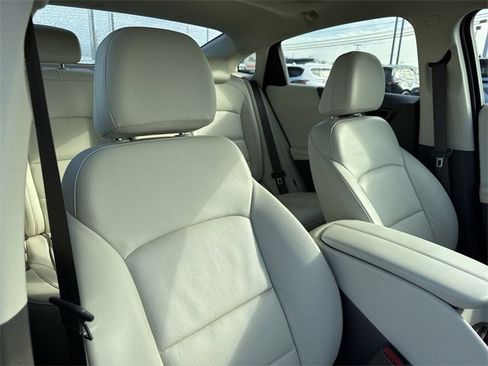 Used 2024 Chevrolet Malibu LT image 25