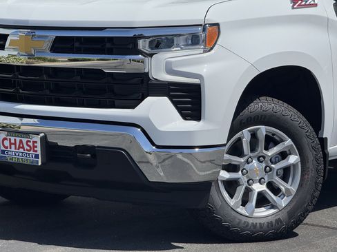 New 2026 Chevrolet Silverado 1500 LT w/ Z71 Off-Road Package AWD/4WD image 3