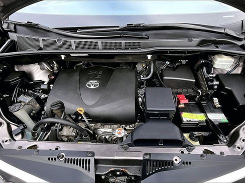 Used 2020 Toyota Sienna LE image 10
